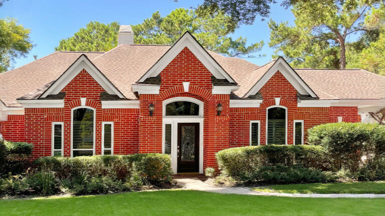 Ranch style brick home exterior